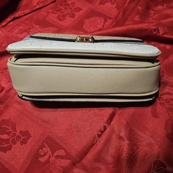 Elegant Biege/Taupe Crossbody Purse - Picture 4 of 8